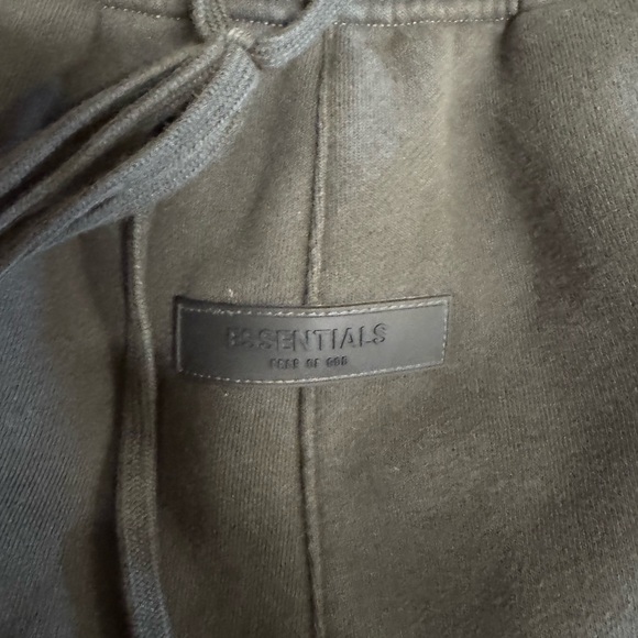 Off Black Fear of God Essentials Sweat Shorts men’s L - Picture 4 of 4